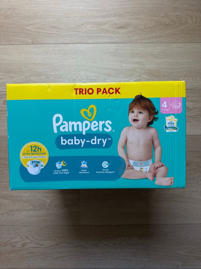135 couches Pampers baby dry taille 4