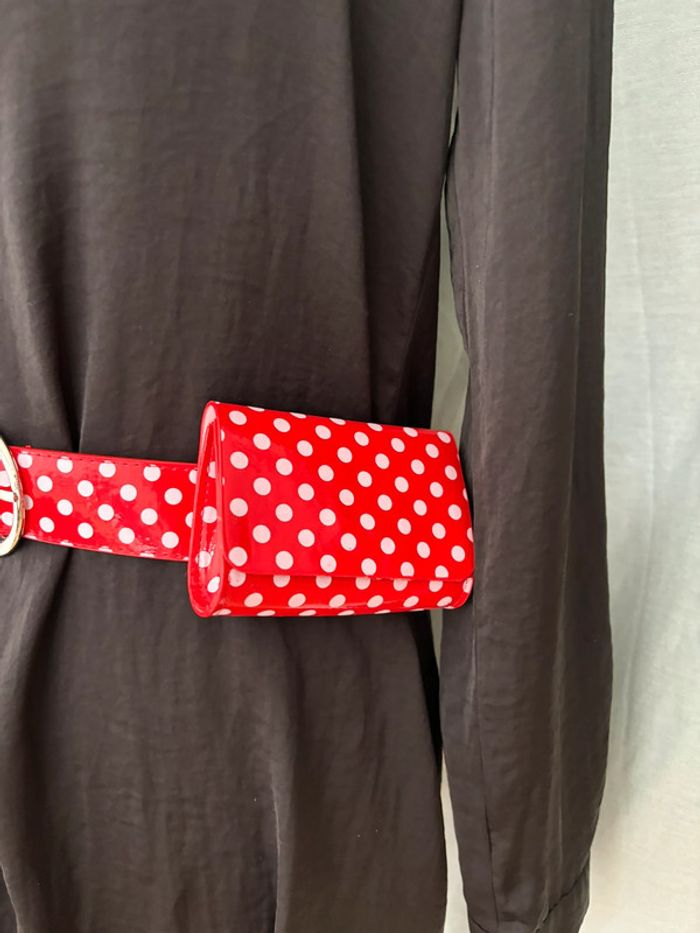 Ceinture rouge à pois blancs avec petit sac - photo numéro 3