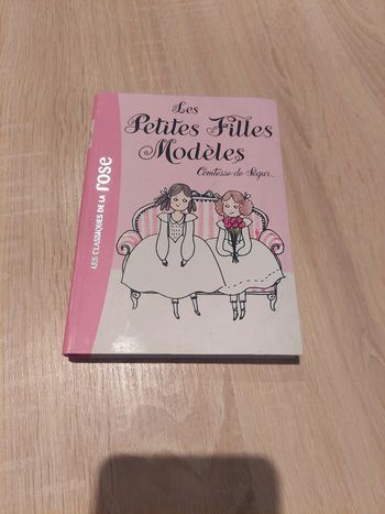 Les petites filles modèles