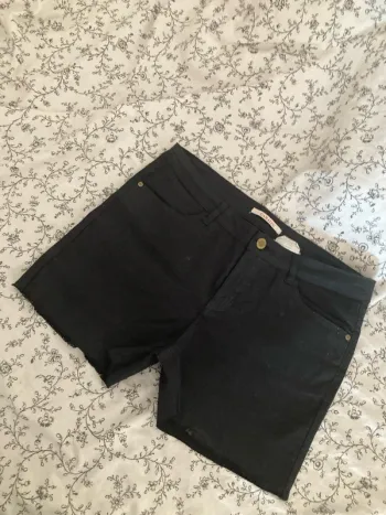 Short noir, camaïeu 38