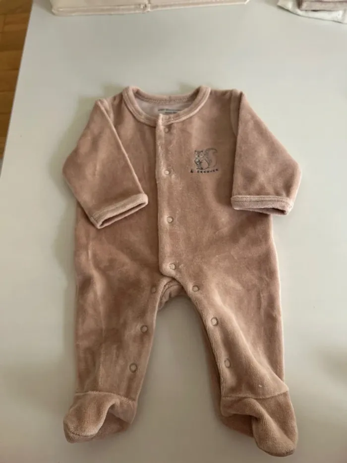 Kit naissance (2 pyjamas velours et 5 bodys manches longues) - photo numéro 2
