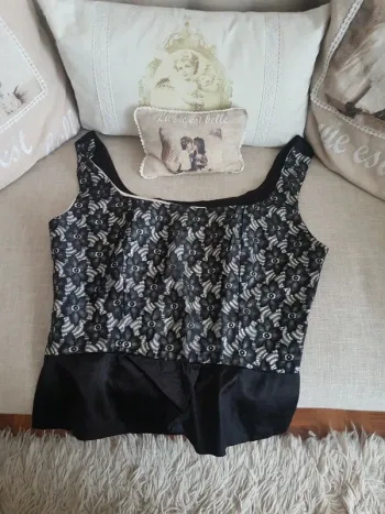 Joli haut noir/ivoire dentelle Durand Paris Taille 36/38 Neuf