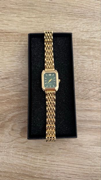Montre dorée cadran vert élégante vintage chic femme