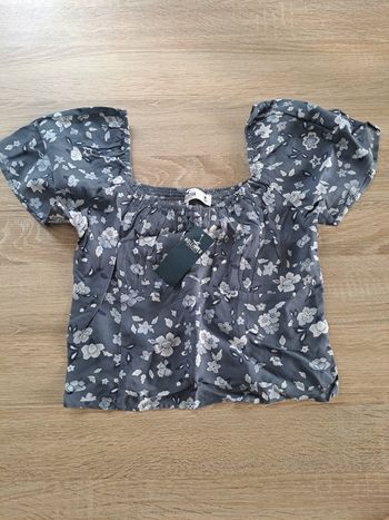 Joli Crop top hollister en taille M 