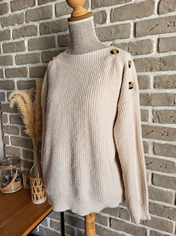 Pull en maille beige boutonné aux épaules Pimkie