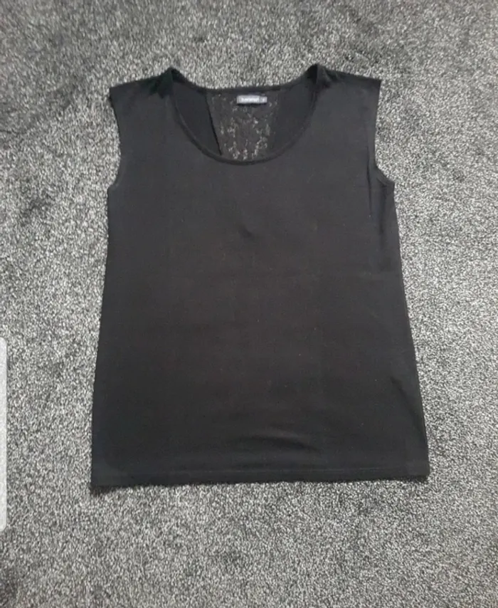 Débardeur /haut / tee-shirt taille M