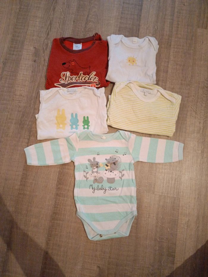 Lot 5 bodies 6 mois