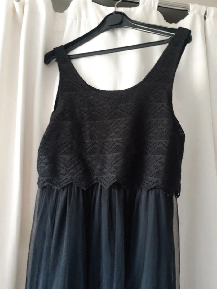 Robe de soirée noire en dentelle et voile - photo numéro 2