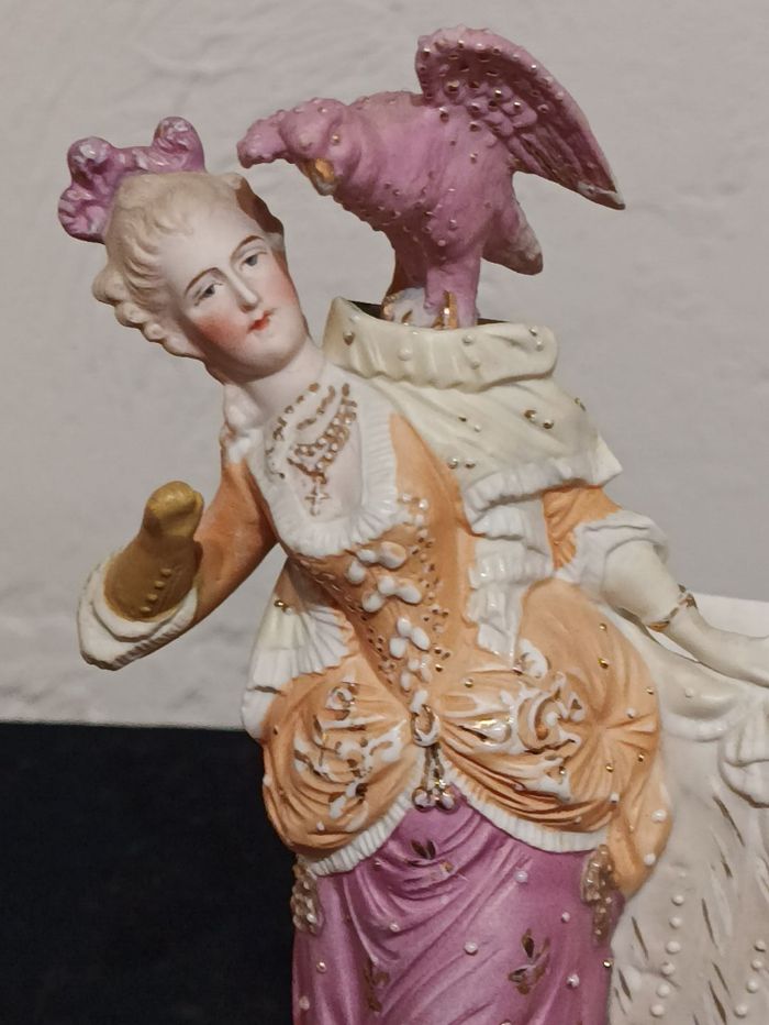 Ancienne bouquetière en biscuit - photo numéro 8
