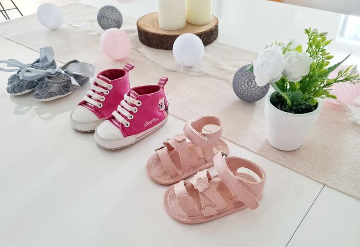 ● Pointure 18 / 19 ● Lot chaussures - photo numéro 2