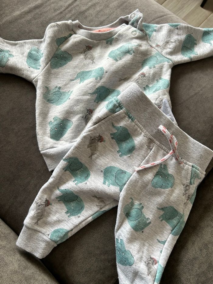 Ensemble jogging  3-6 mois - photo numéro 2