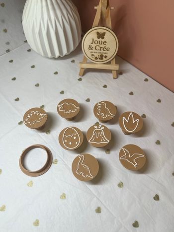 Kit pâte à modeler dinosaures : Tampons + rouleau + découpoir