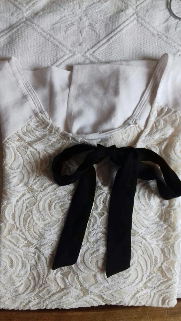 Tee shirt Jacqueline Riu dentelle écru noeud noir taille 44 - photo numéro 2