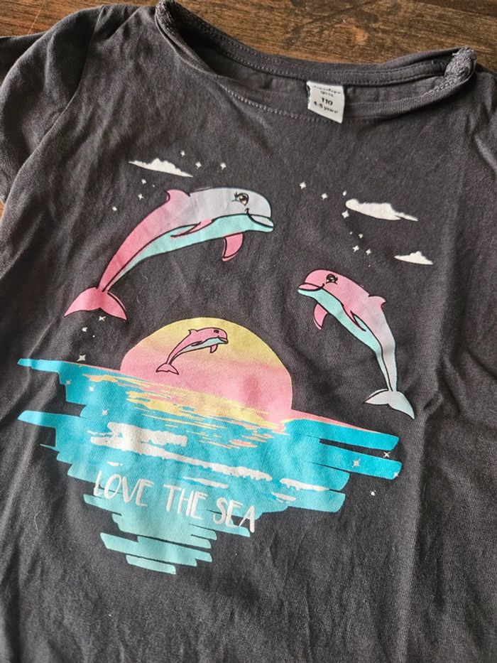 T-shirt imprimé dauphin fille 5ans - photo numéro 2
