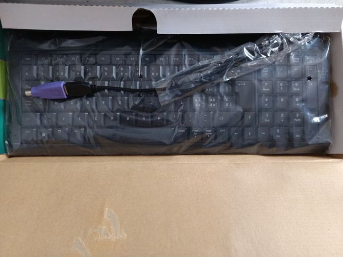 Clavier Suisse 105 Touches de bureau filaire USB-PS/2 Logitech QWERTY Extra Plat - photo numéro 3