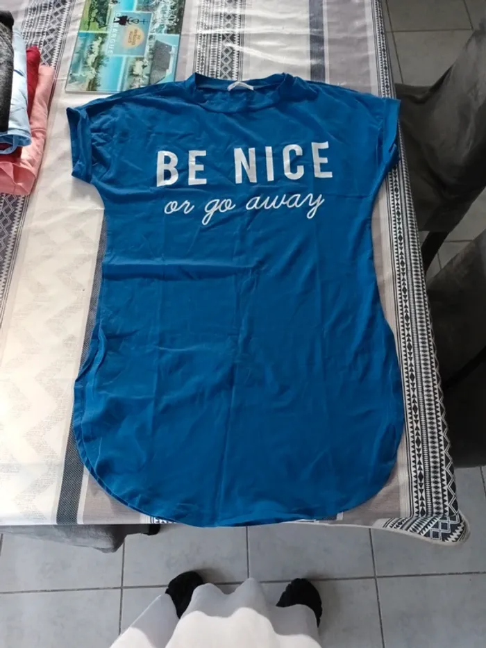 T-shirt bleu bic
