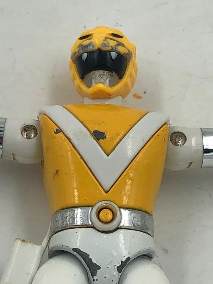 Figurine vintage Power Rangers jaune / Yellow  Bandai 1988 en métal - photo numéro 9