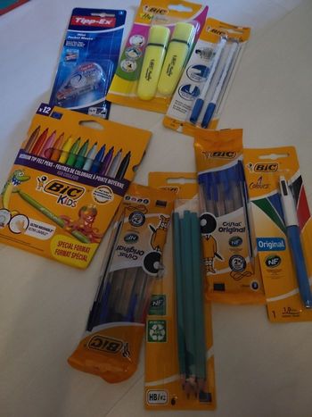 2 lots de fournitures scolaires marque bic