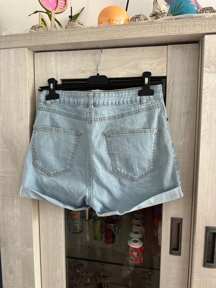 Short en jean Kiabi taille 36 - photo numéro 2