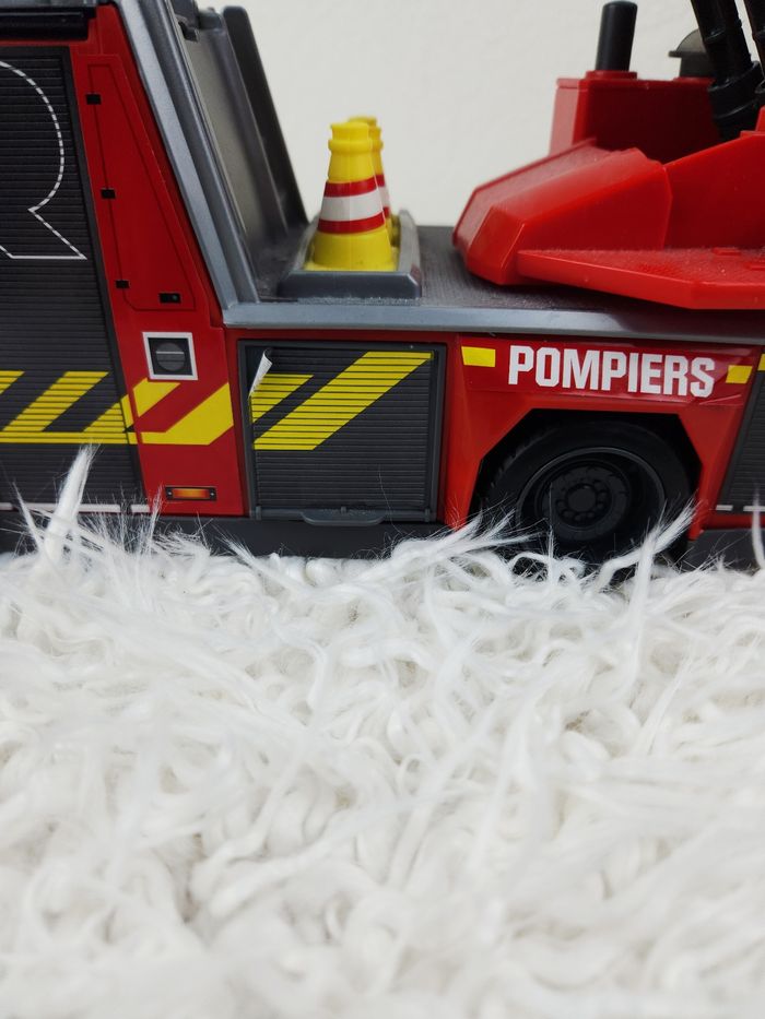 Camion de pompiers avec lanceur d eau Scania marque Dickie Toys 🎅 - photo numéro 4