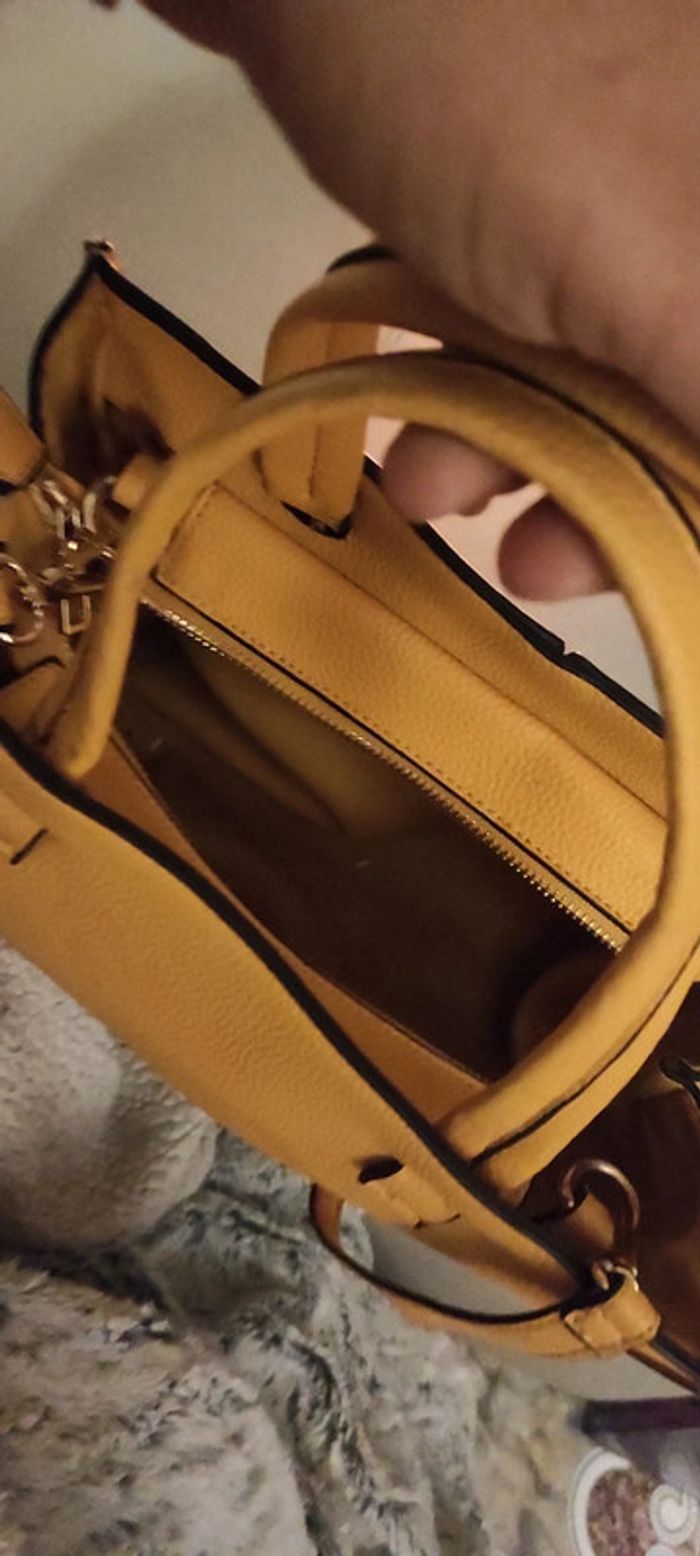 Sac à main jaune moutarde très bon état - photo numéro 4