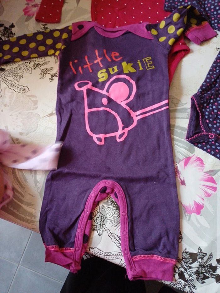 4 bodies manches longues 6 mois - photo numéro 3