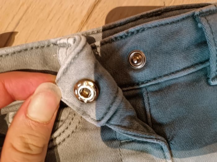 Jean droit avec ceinture fleurie à nouer pour bébé fille - photo numéro 3