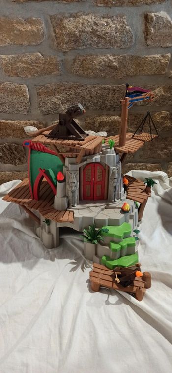 Rocher ile viking de beurk avec armes playmobil