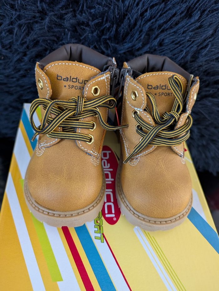 Bottines garçon. Taille 21. Neuf - photo numéro 4