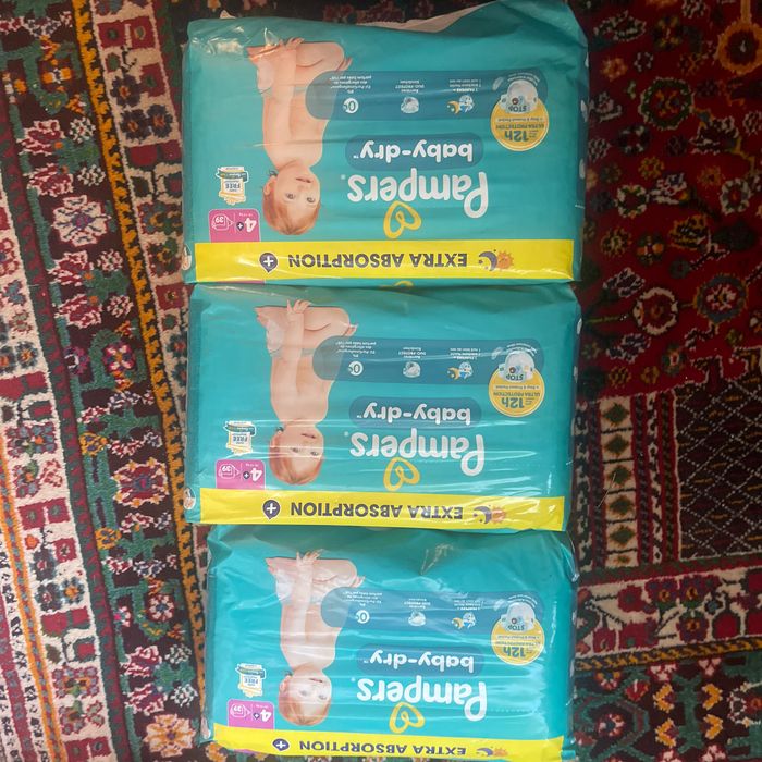 Couches baby dry Pampers taille 4+ neuf 117 unités