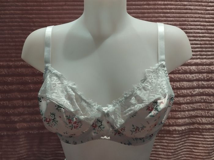 Ensemble sous vêtements blanc fleurie - photo numéro 2