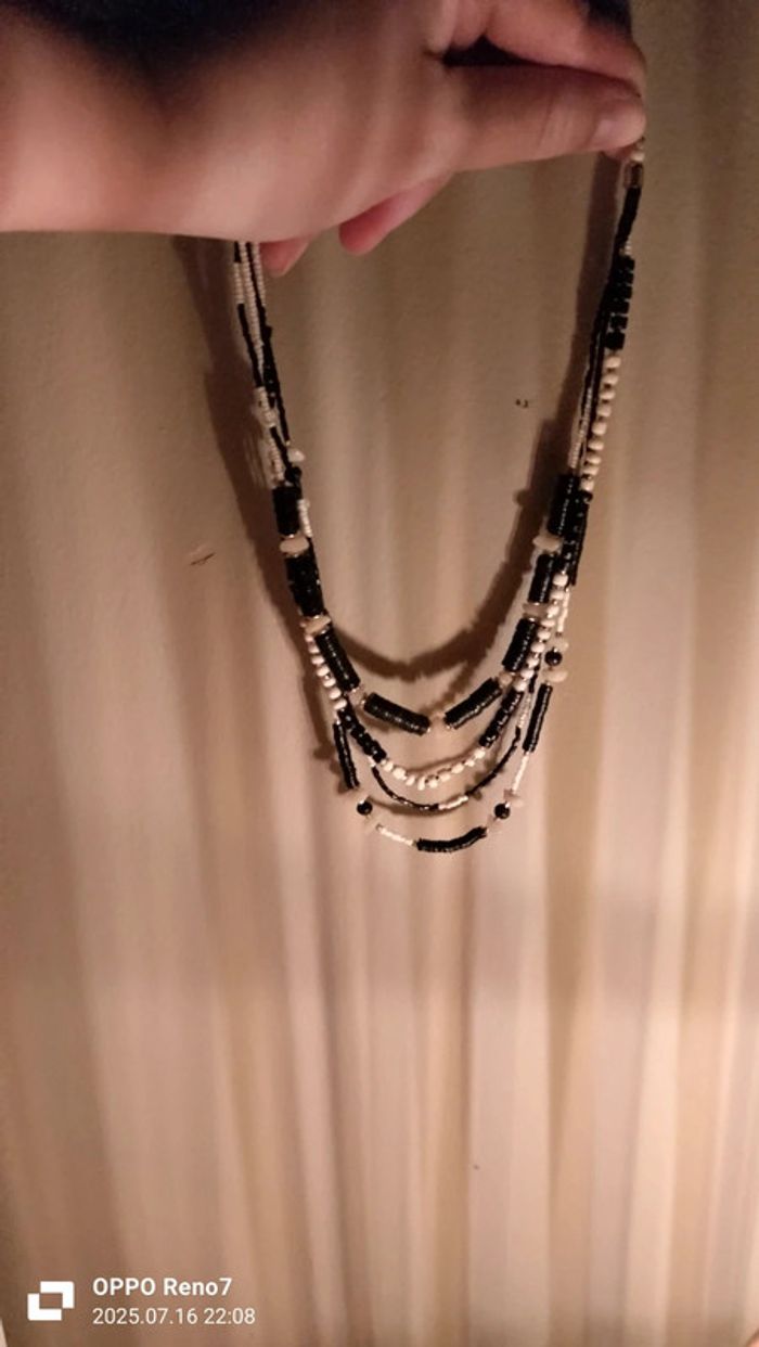 Collier noir et blanc - photo numéro 2
