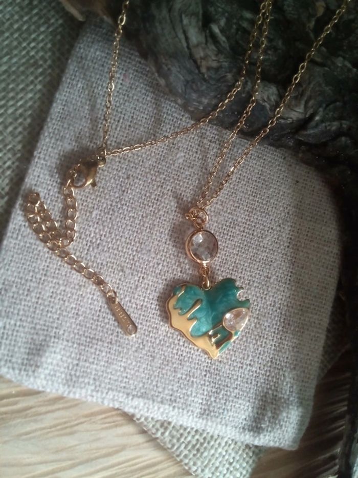 Collier cœur érodé et connecteur en pierre de cristal de quartz