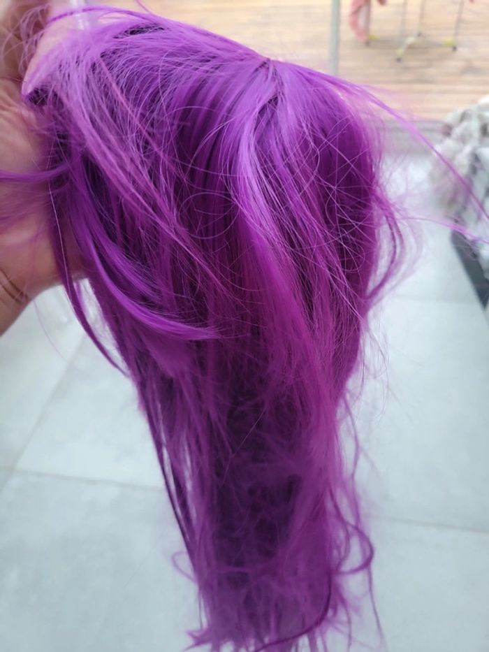Perruque violet cheveux long et frange taille adulte - photo numéro 6