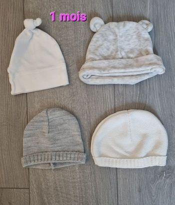 Lot 4 bonnets bébé 1 mois - Naissance, Blancs et Gris, Coton Tres Bonne Etat