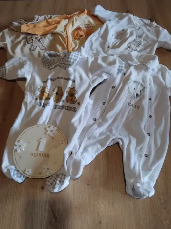 5 pyjamas  velours 1 mois