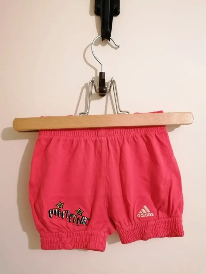 Lot 2 shorts adidas 12 mois - photo numéro 2