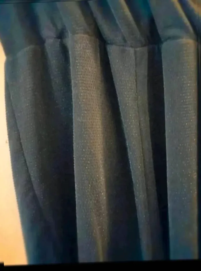 Combi  short  kiabi  14  ans xs  très bon  état  pailletée - photo numéro 4