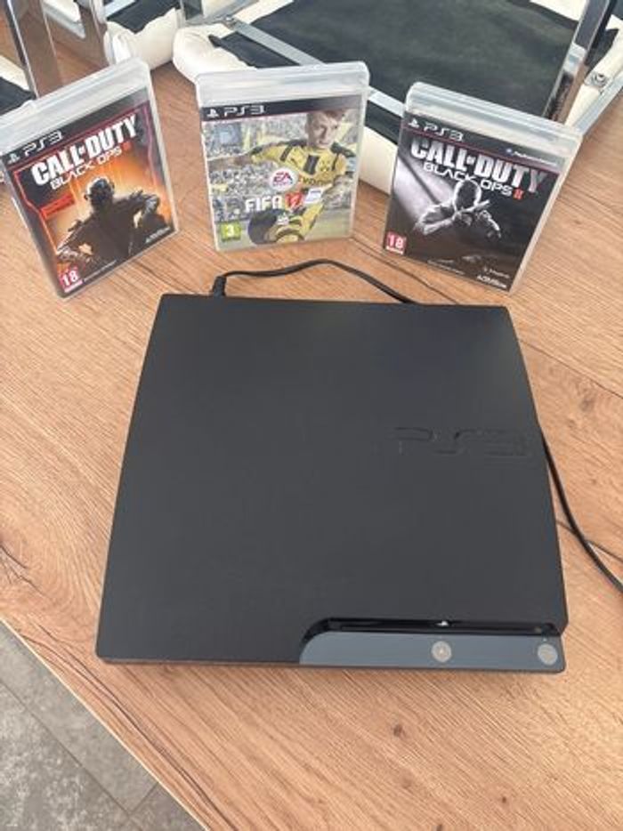 # lot 3 jeux + 3 manettes + PS3 - photo numéro 2