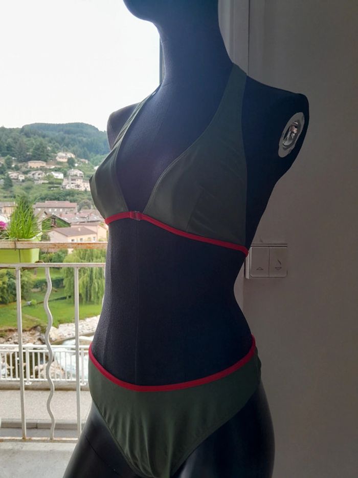 Ensemble maillot de bain taille 42 s'ouvre devant kaki et rouge - photo numéro 2