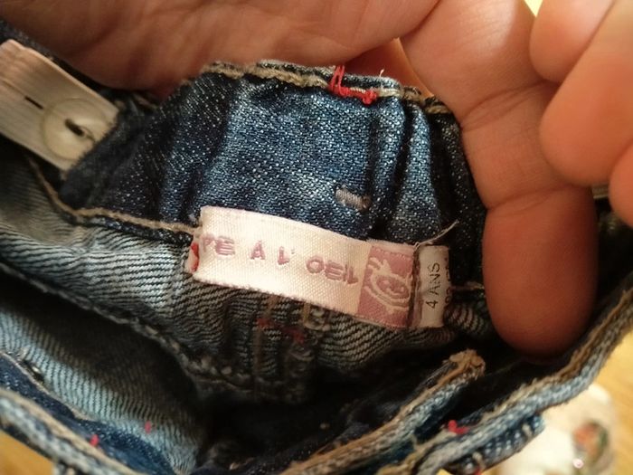 Pantacourt en jean. Filles .Tape a l'oeil.
Taille 4 ans - photo numéro 6