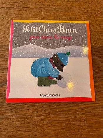 Livre Petit Ours Brun joue dans la neige