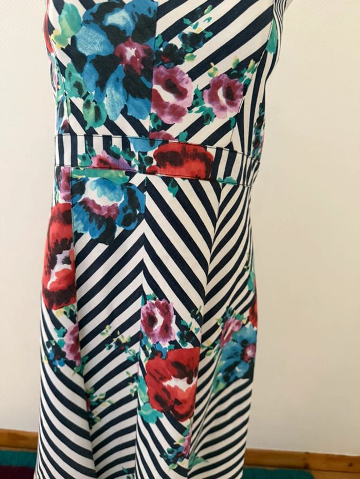 Robe mi-longue en très bon état bleu à fleur taille 40 bleu d’azur - photo numéro 4
