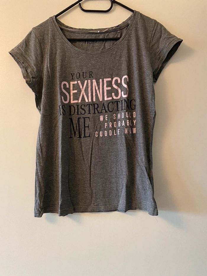 T-shirt « your Sexiness is distracting Me » Flame Taille S