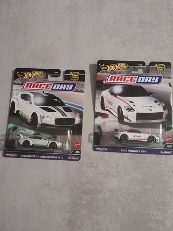 Lot de 2 voitures de course Hot Wheels Premium Race Day