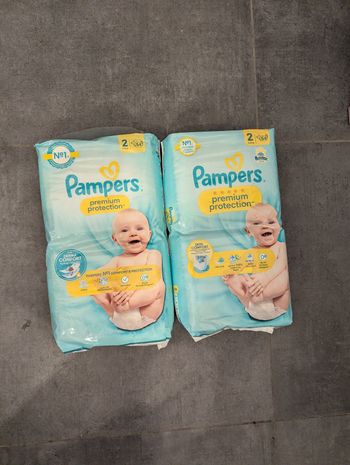 2 paquets de couches Pampers taille 2