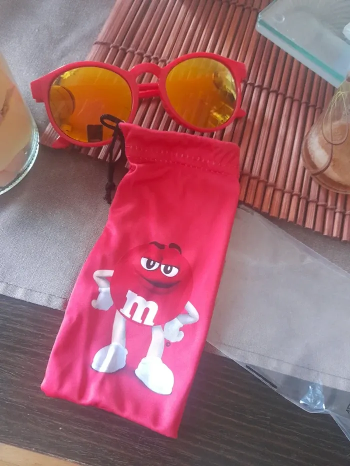 Lunette de soleil" M&Ms"avec étui - photo numéro 3