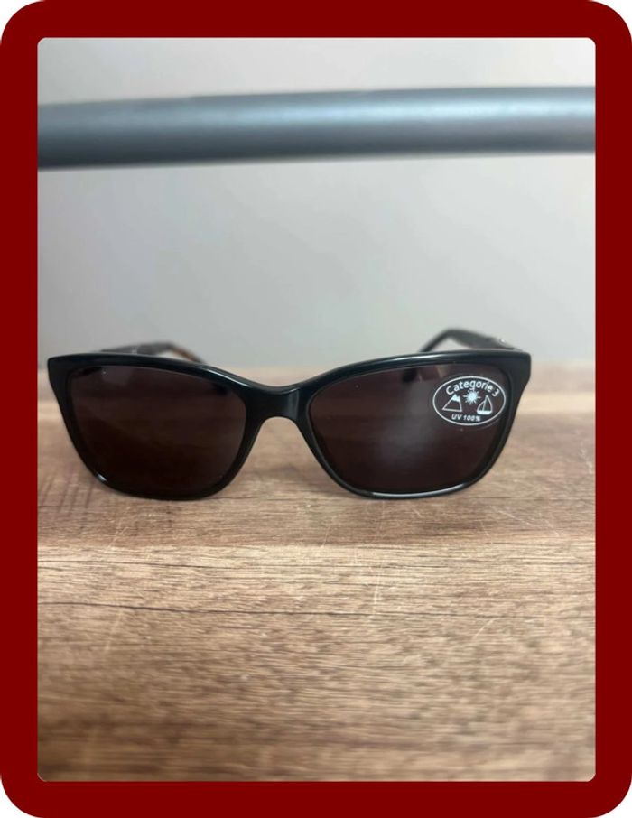 Lunette de soleil  Dolce&Gabanna noir logo doré - photo numéro 7