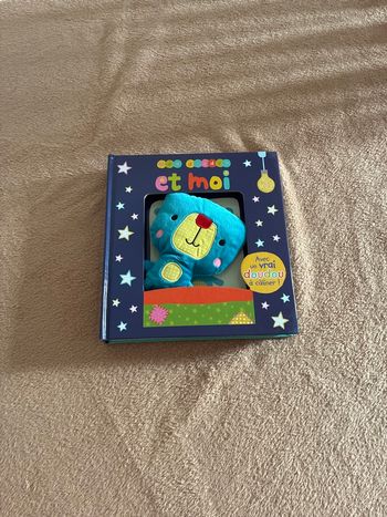 Livre et doudou