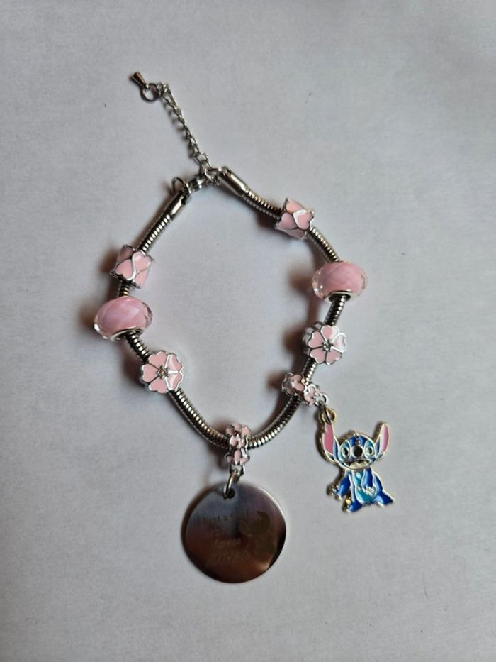 Bracelet Stitch neuf